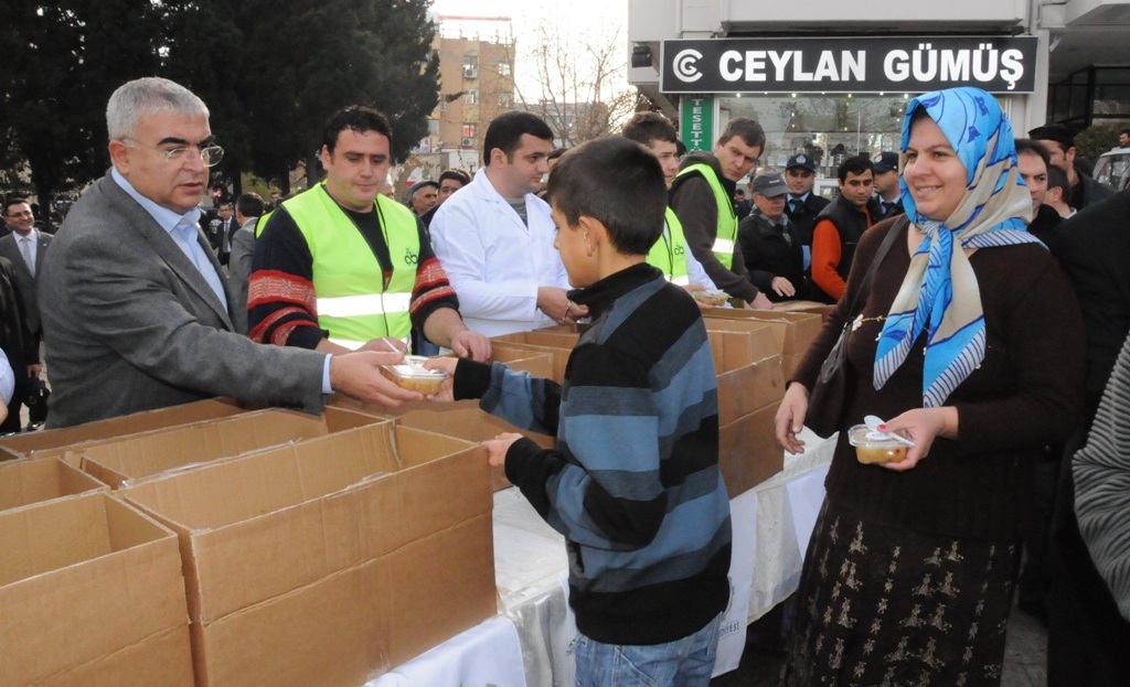 Belediyemiz A�ure Da��t�m�na Ba�lad�