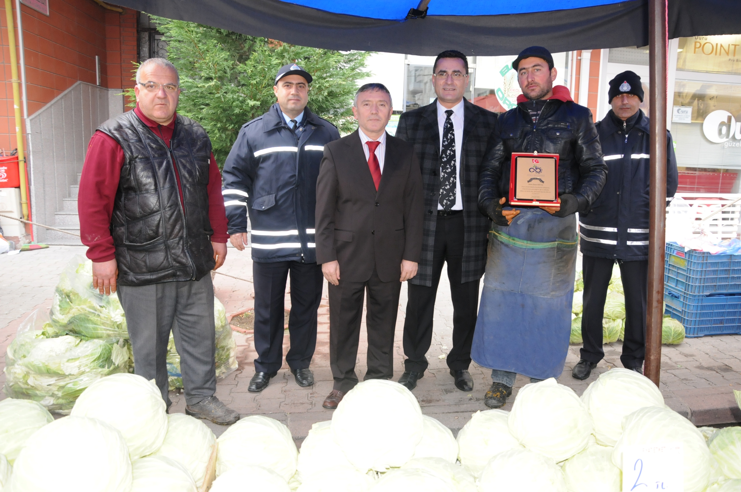 �rnek Pazar Esnaf� �d�llendirildi