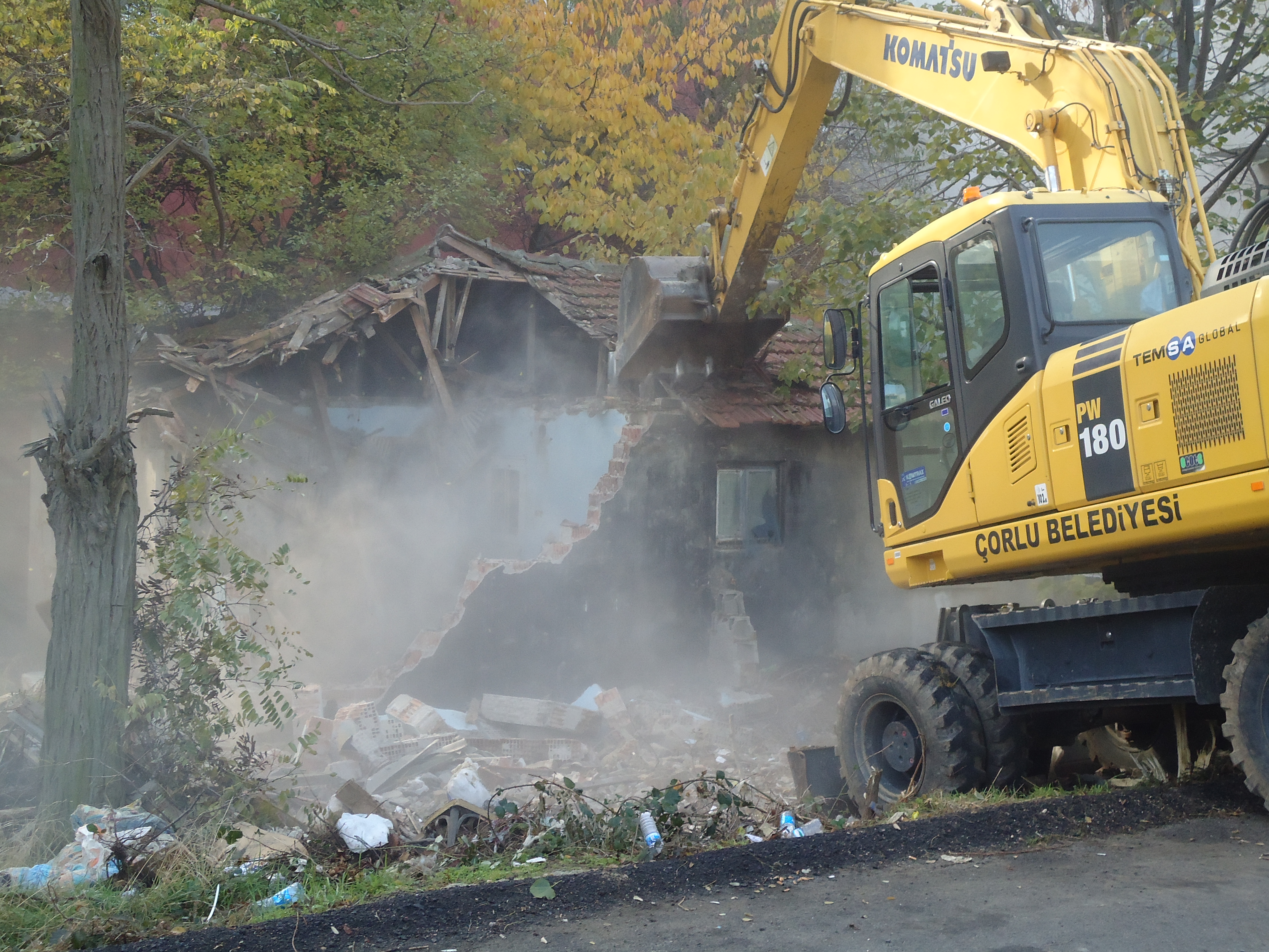 Metruk Binalar Tek Tek Y�k�l�yor