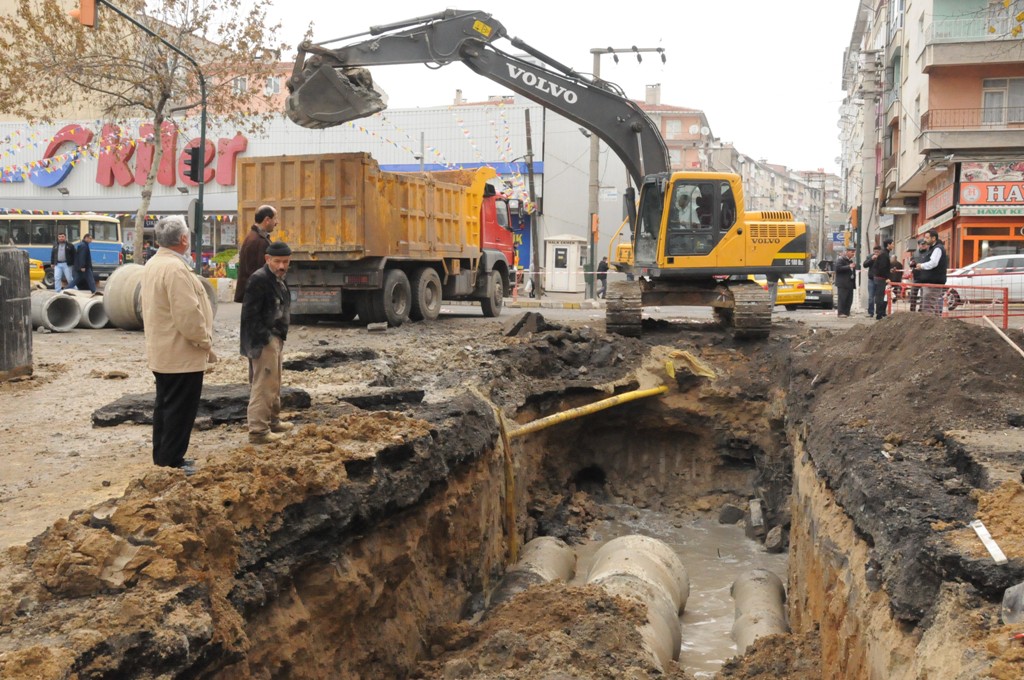 M. Kemal Caddesi�nin Altyap�s�nda Sona Gelindi