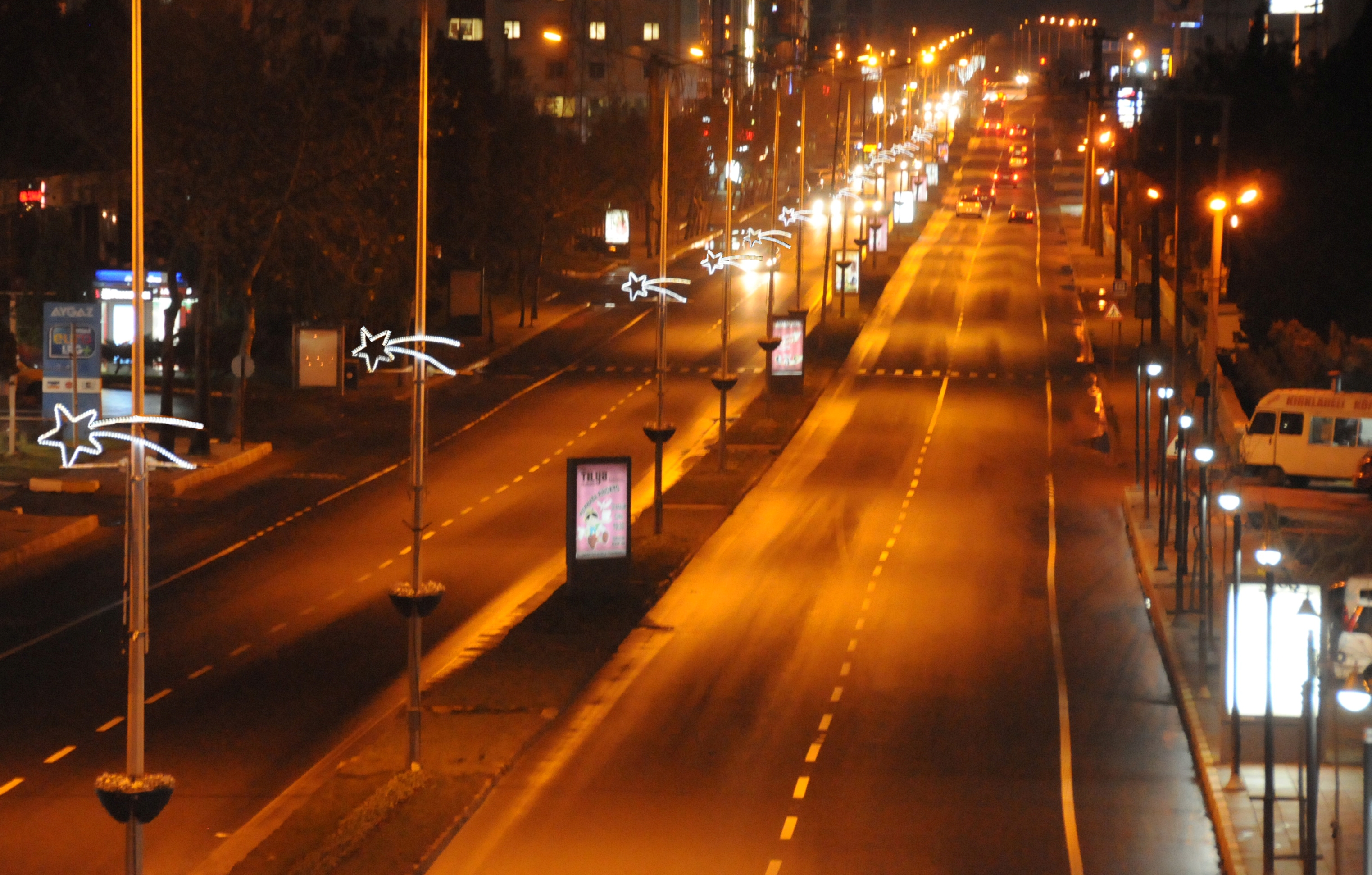 Caddelerde Yeni Y�l I��kland�rmas� Yap�ld�