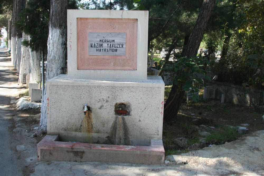 Mezarlkta Musluk Hrszl