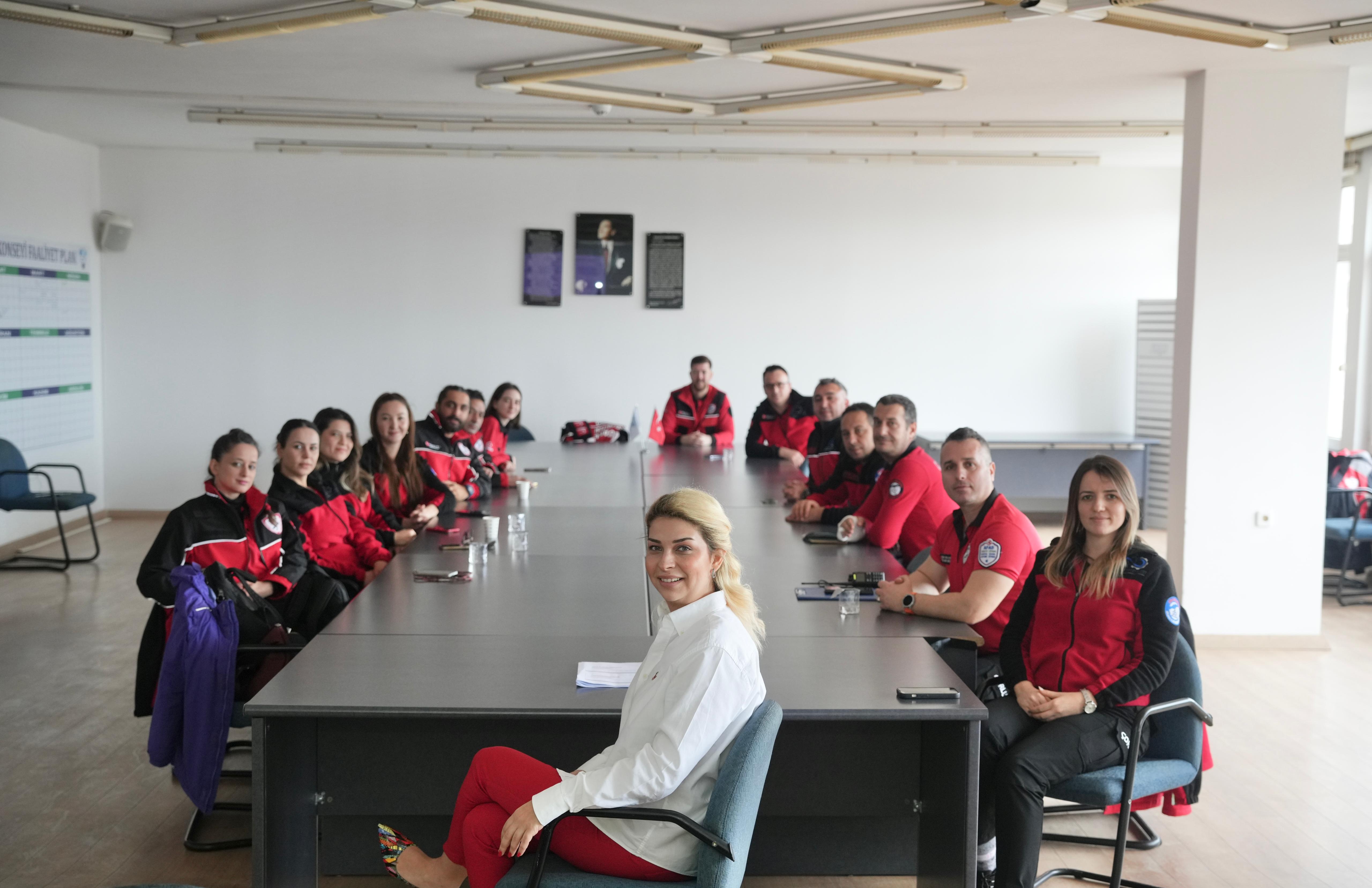 �orlu AKE, Psikoloji ve Kriz �leti�imi E�itimi Ald�