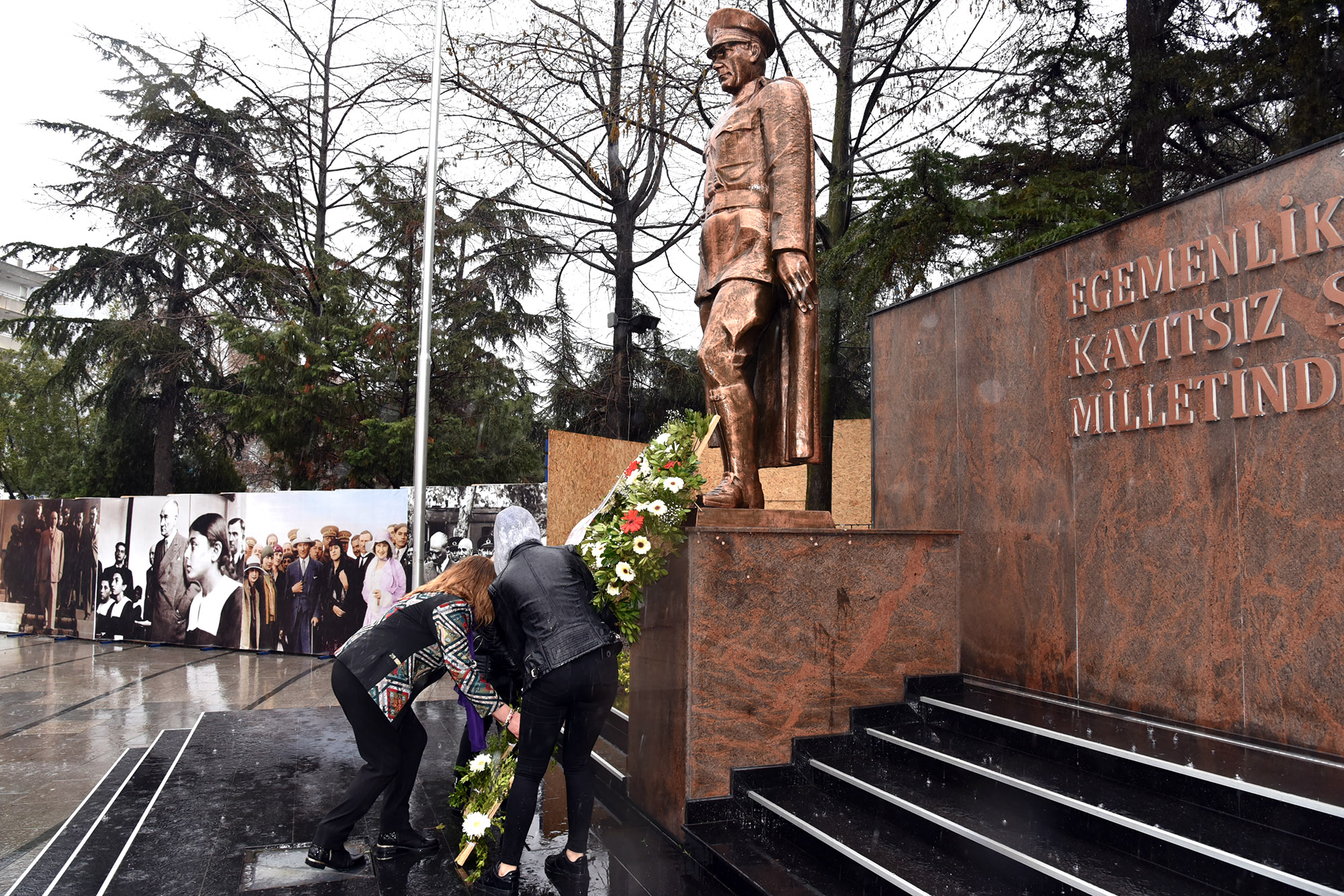 Kad�nlar G�n� Yo�un Ya��� Alt�nda Kutland�