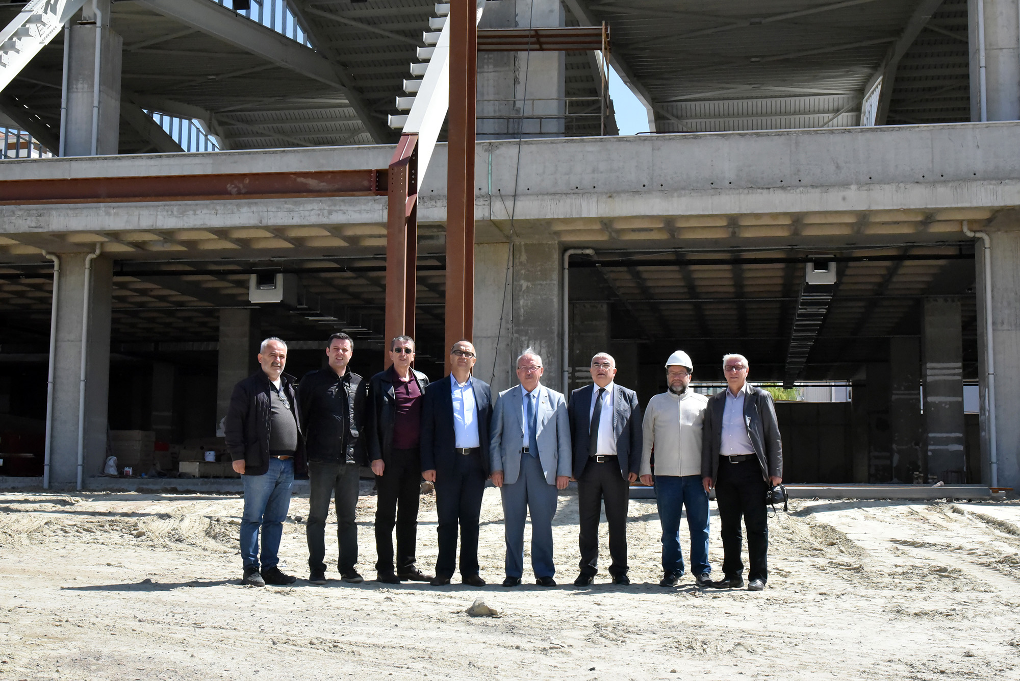 Ba�kanlar Atakent Kapal� Pazar Yerini �ncelediler