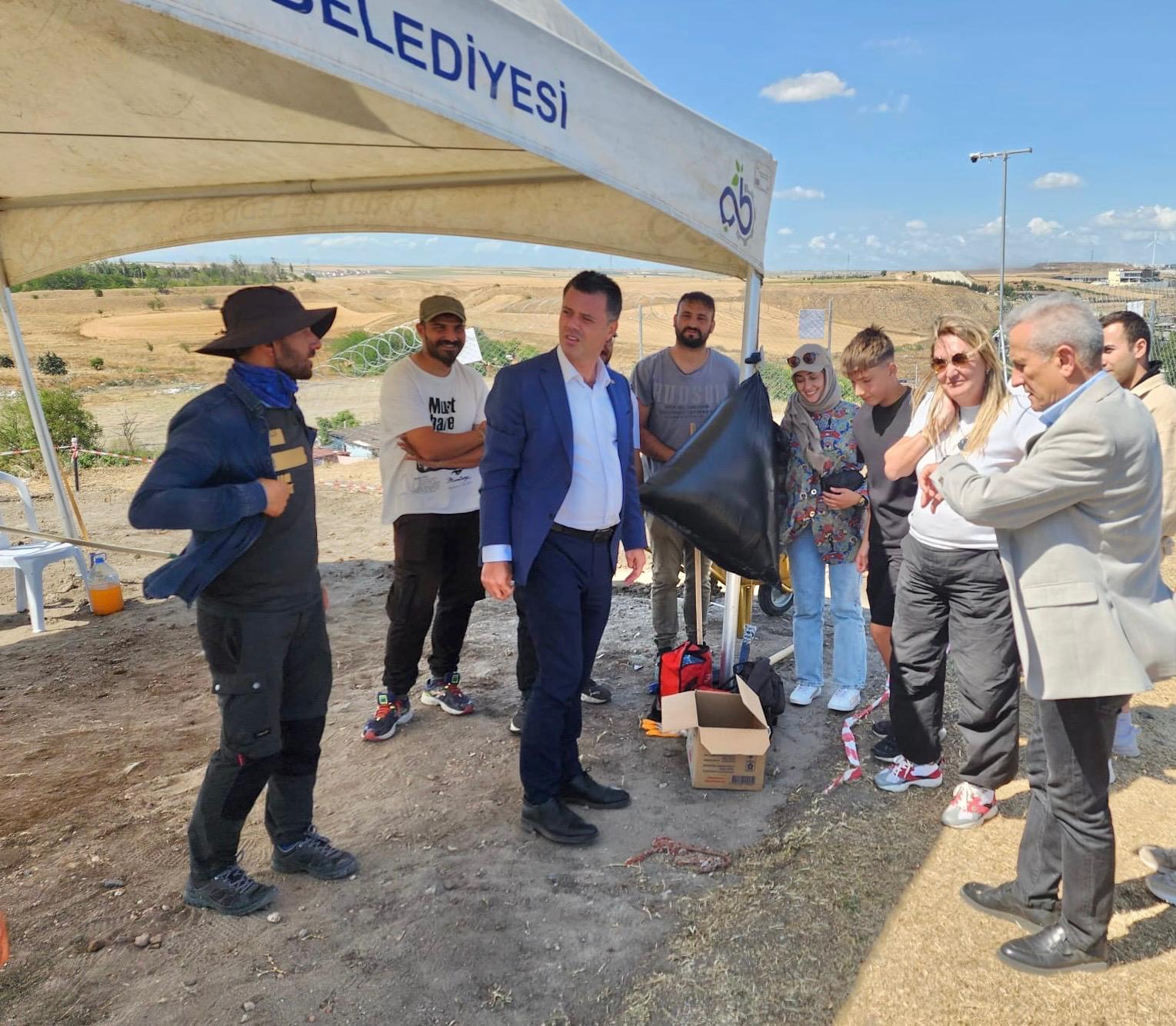 Bakan Sarkurt, orlu Kalesindeki Kaz almalarn nceledi