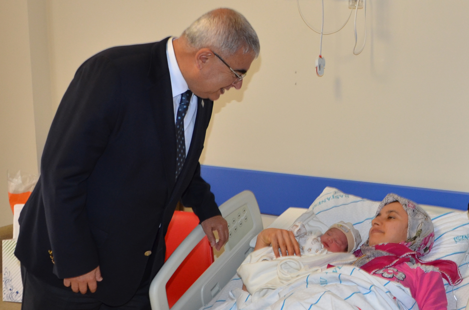 Ba�kan Baysan 4000. Bebek Paketini Teslim Etti