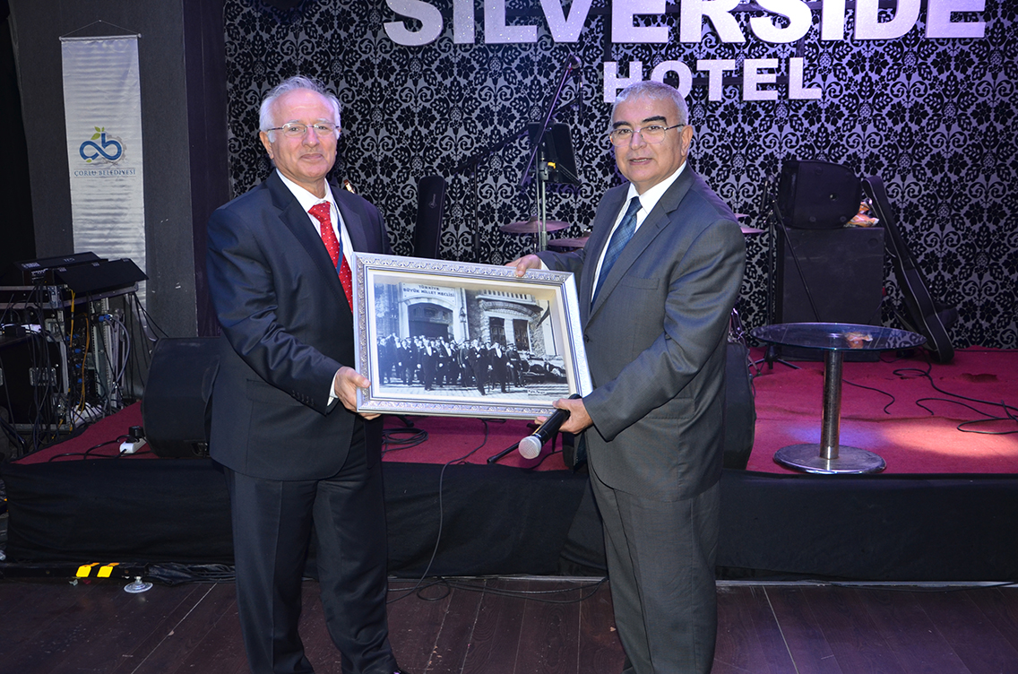 Ba�kan Baysan ��renci ve Akademisyenlerle Bulu�tu