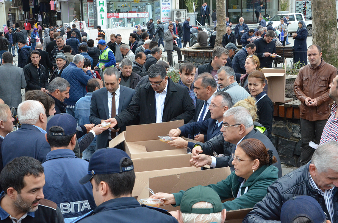 �orlu Belediyesi Halka A�ure Da��t�yor