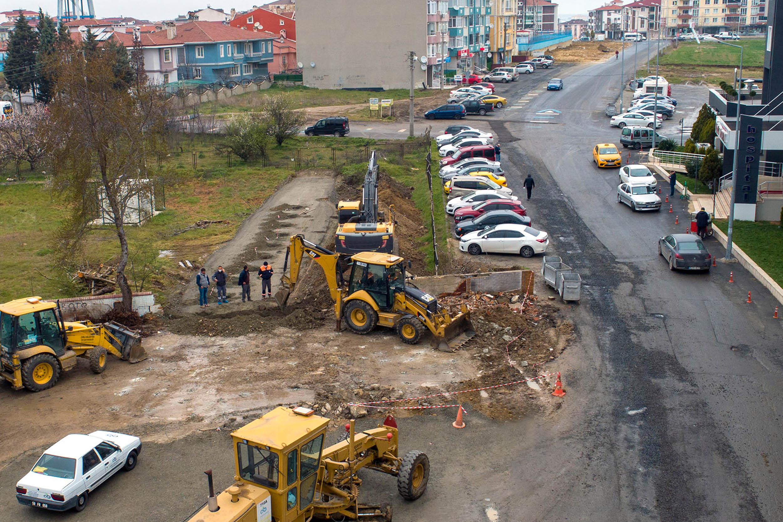 Uur Mumcu Caddesinde almalar Devam Ediyor