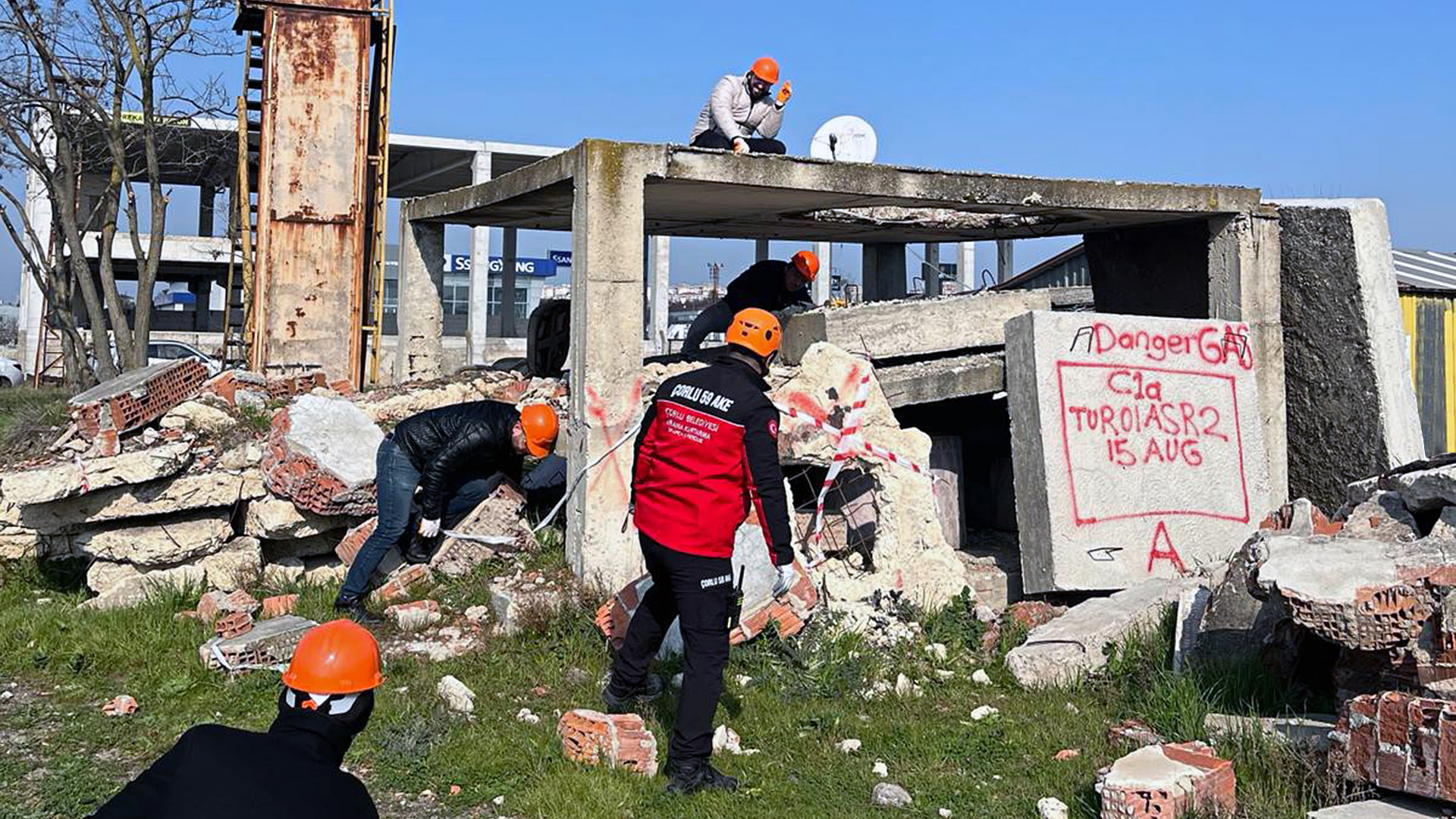 ORLU AKEden Depremde Arama Kurtarma Eitimi