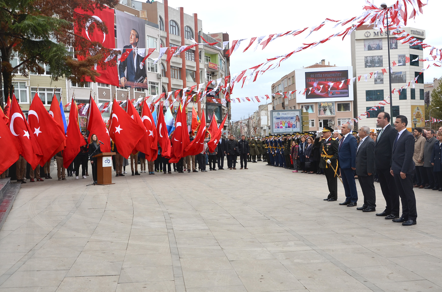 Cumhuriyet Bayram� Etkinlikleri �elenk T�reni �le Ba�lad�