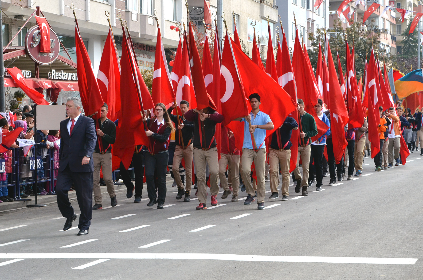 Cumhuriyetimizin 93. Y�ld�n�m� Co�kuyla Kutland�