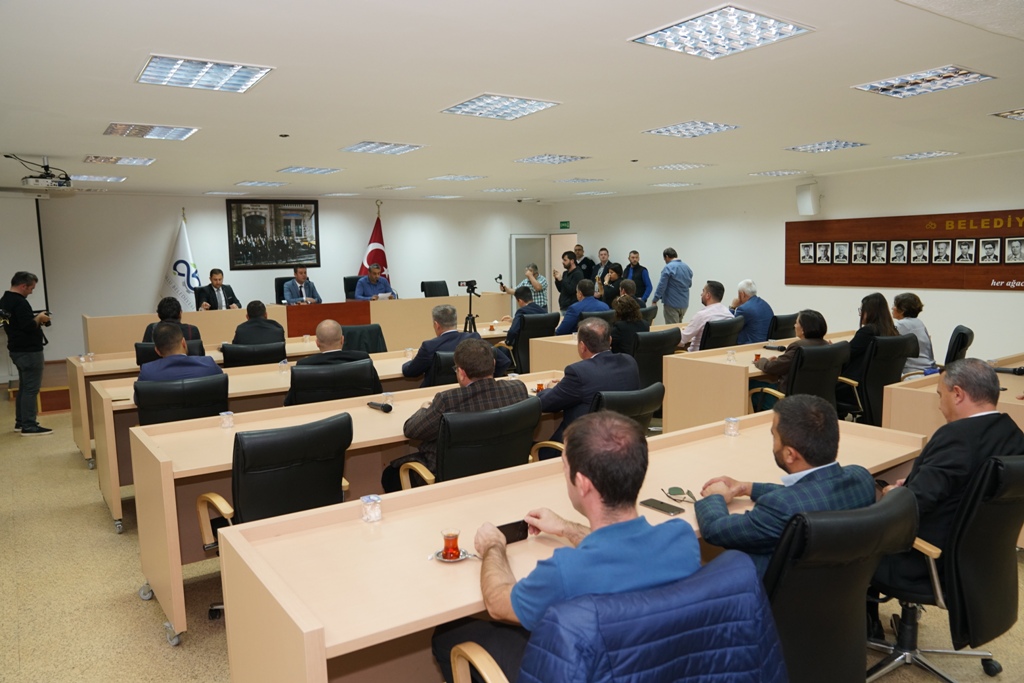 Biz Sava Deil, Bar Savunuyoruz