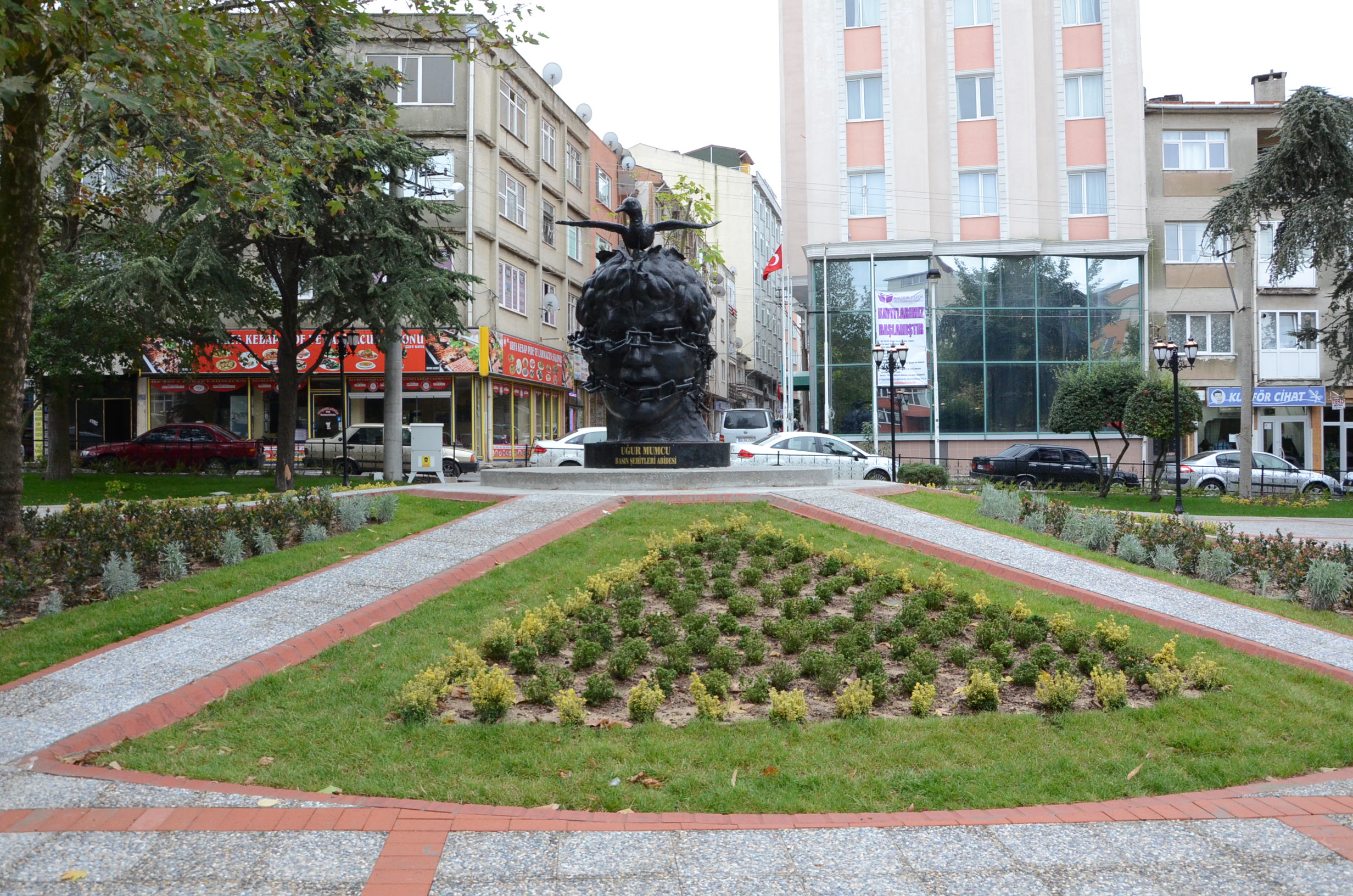 Uur Mumcu Park Yenilendi