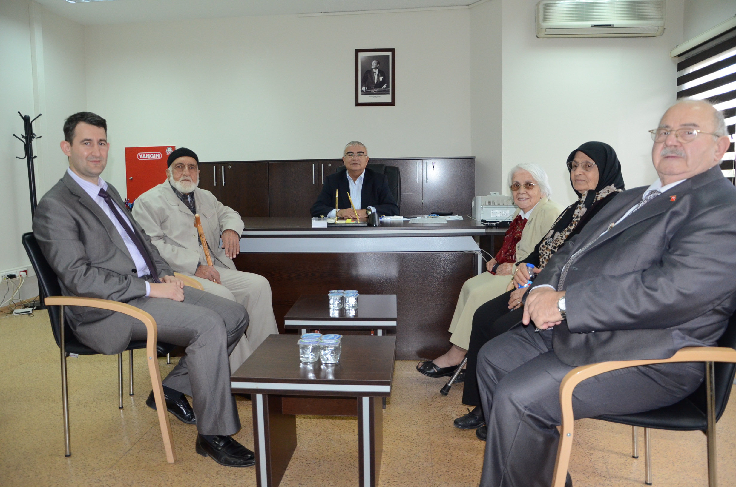 Huzurevi Sakinlerinden Bakan Baysana Ziyaret