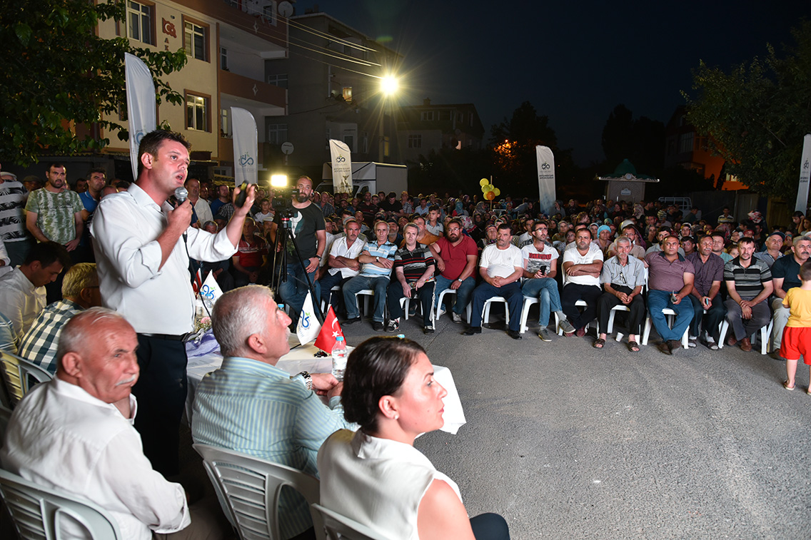 Bakan Sarkurt Silahtaraa Mahalle Sakinleriyle Bulutu