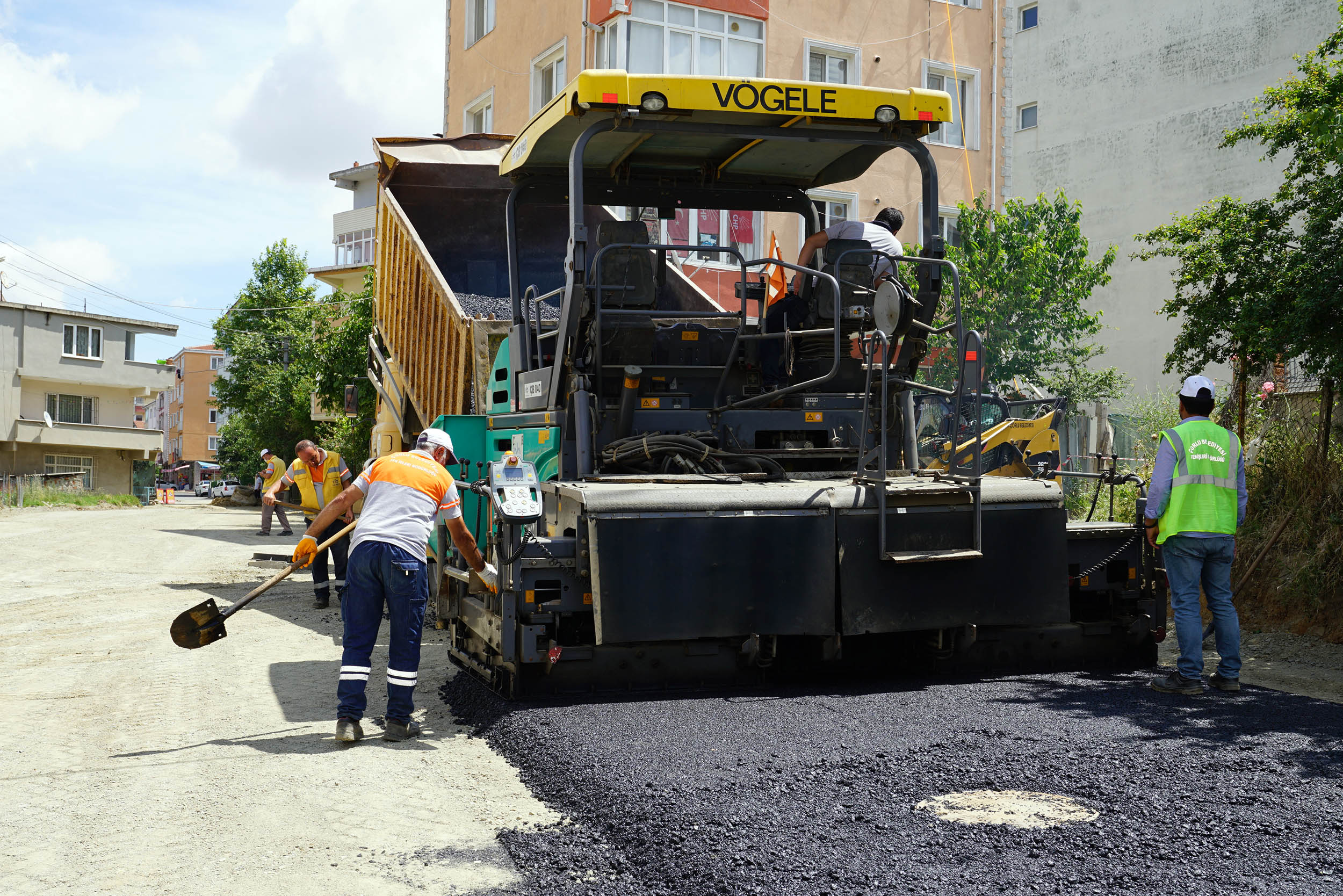 Memduh evket Esendal Caddesinde almalar Devam Ediyor