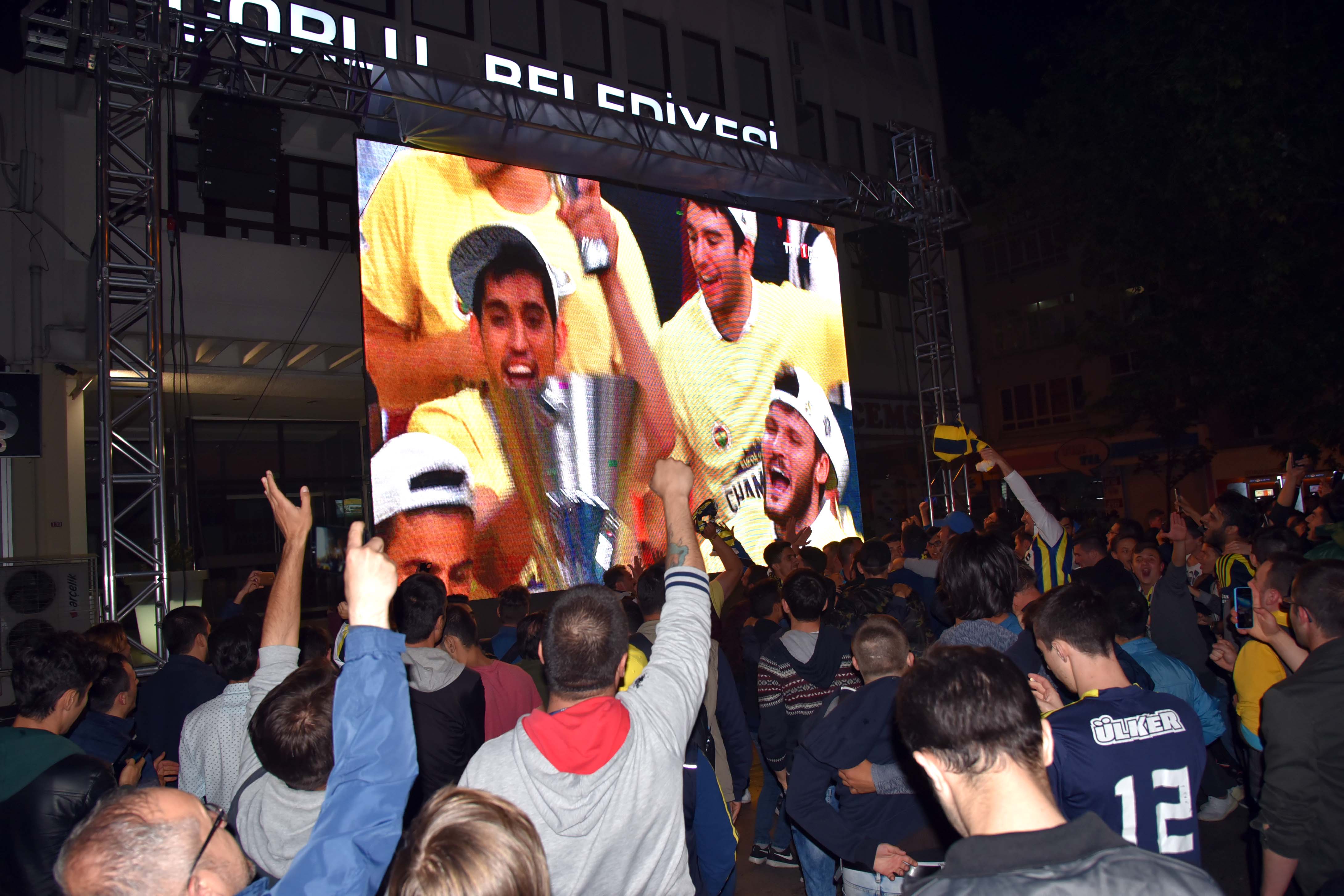 Fenerbahenin Zaferini Dev Ekranda zledik