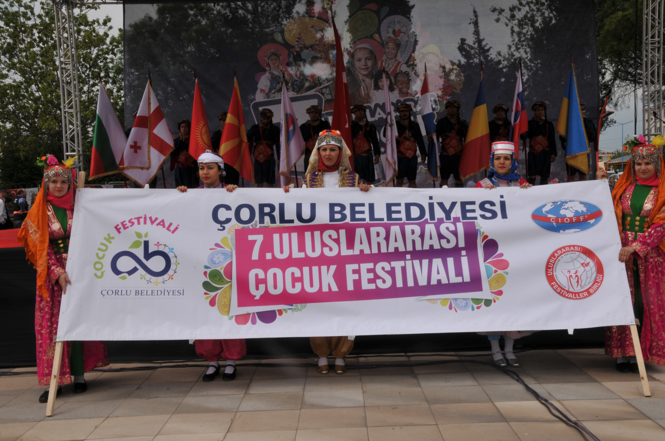7. ocuk Festivali 23 Nisan Ulusal Egemenlik Korteji le Balad