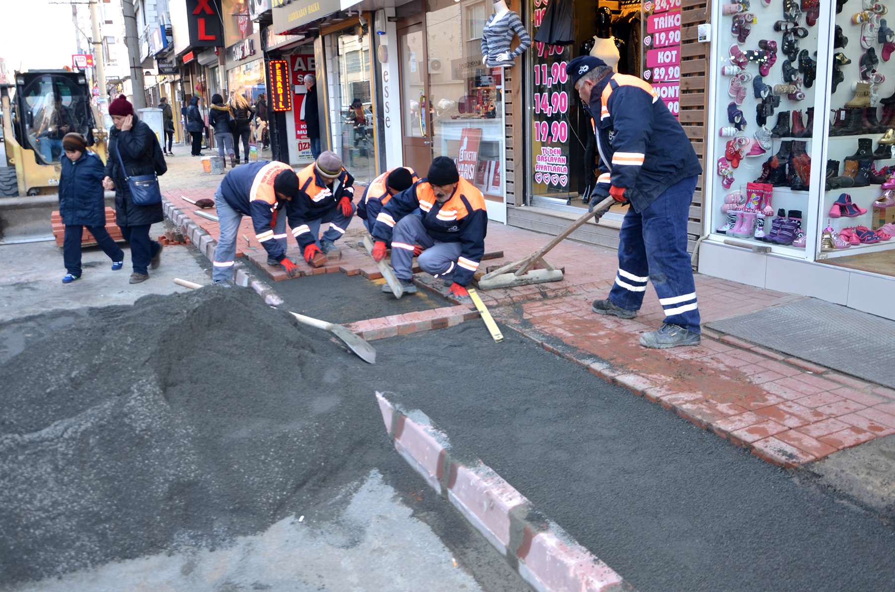 Kald�r�m Tamirleri Devam Ediyor