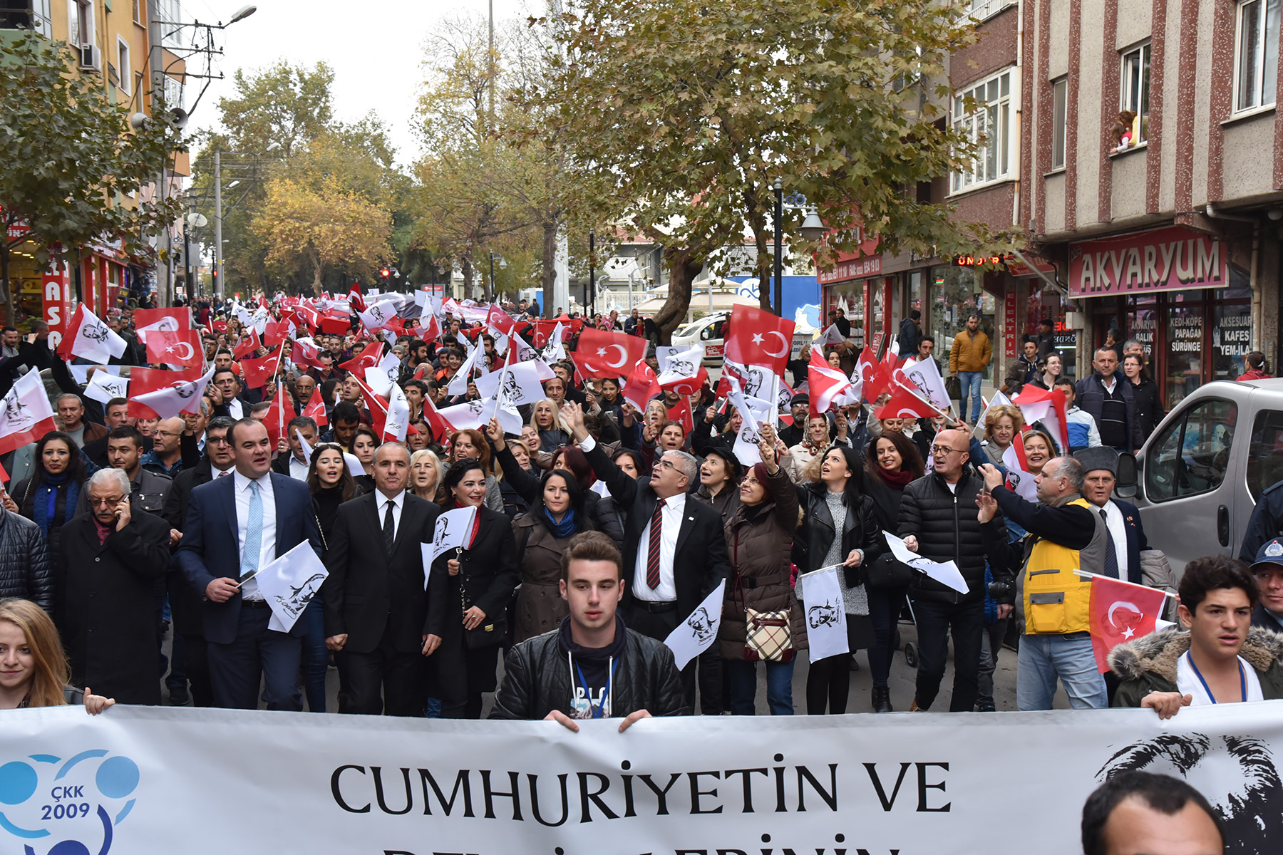 10 Bin Ki�ilik Kortej