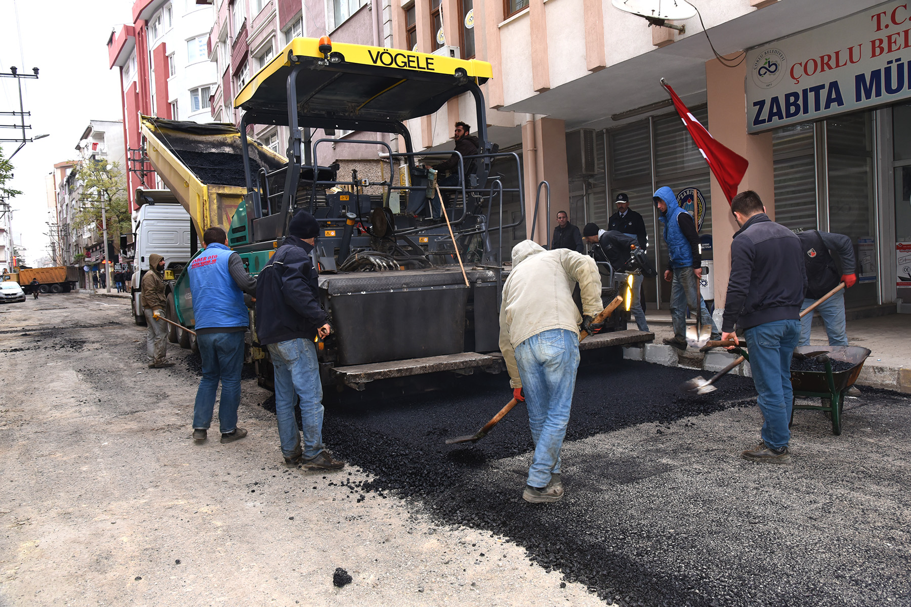 Kumyol Caddesinde Asfalt almalar Devam Ediyor
