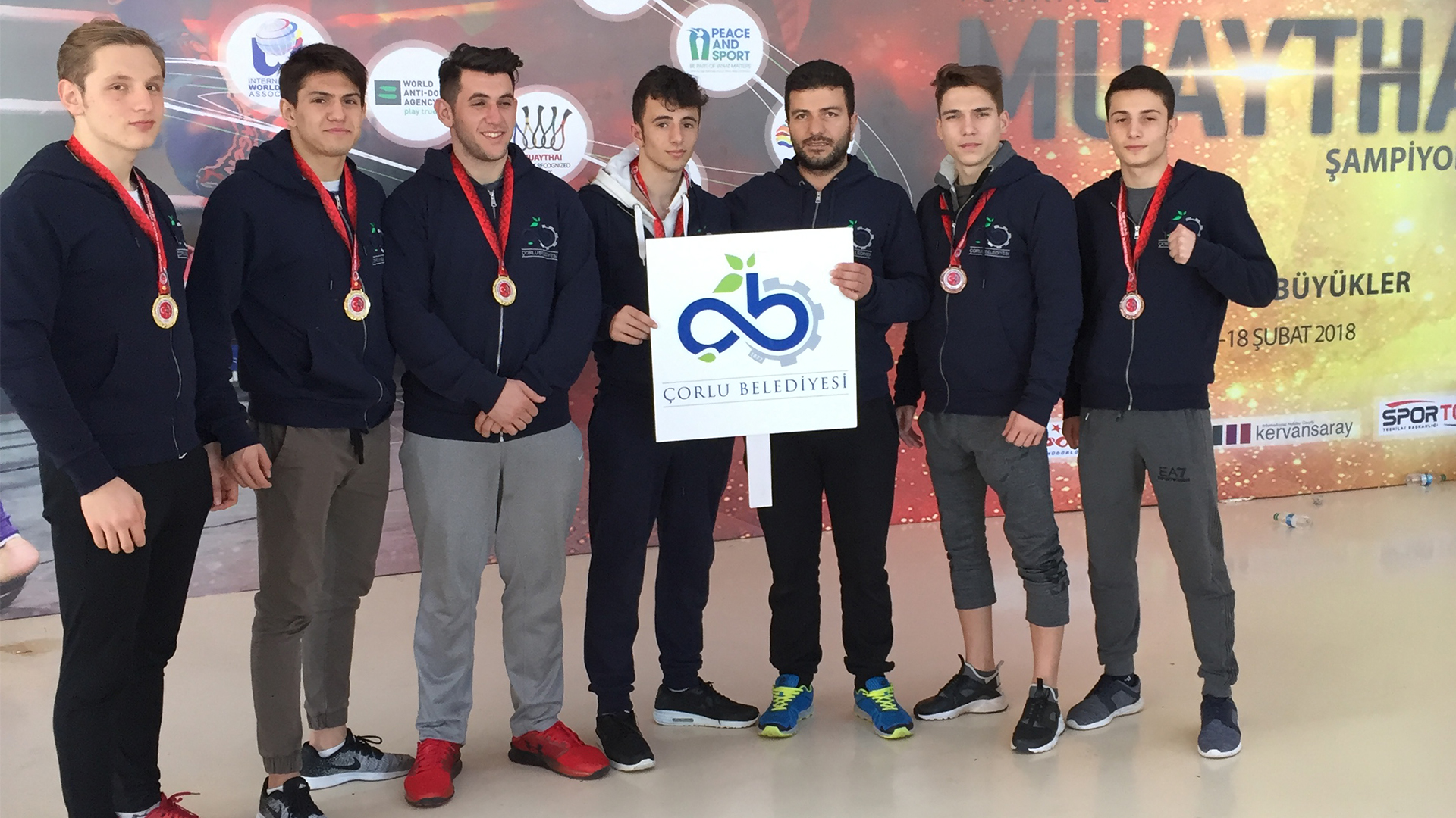 Muay Thai �ampiyonas��ndan 3 Alt�n 3 Bronzla D�nd�ler