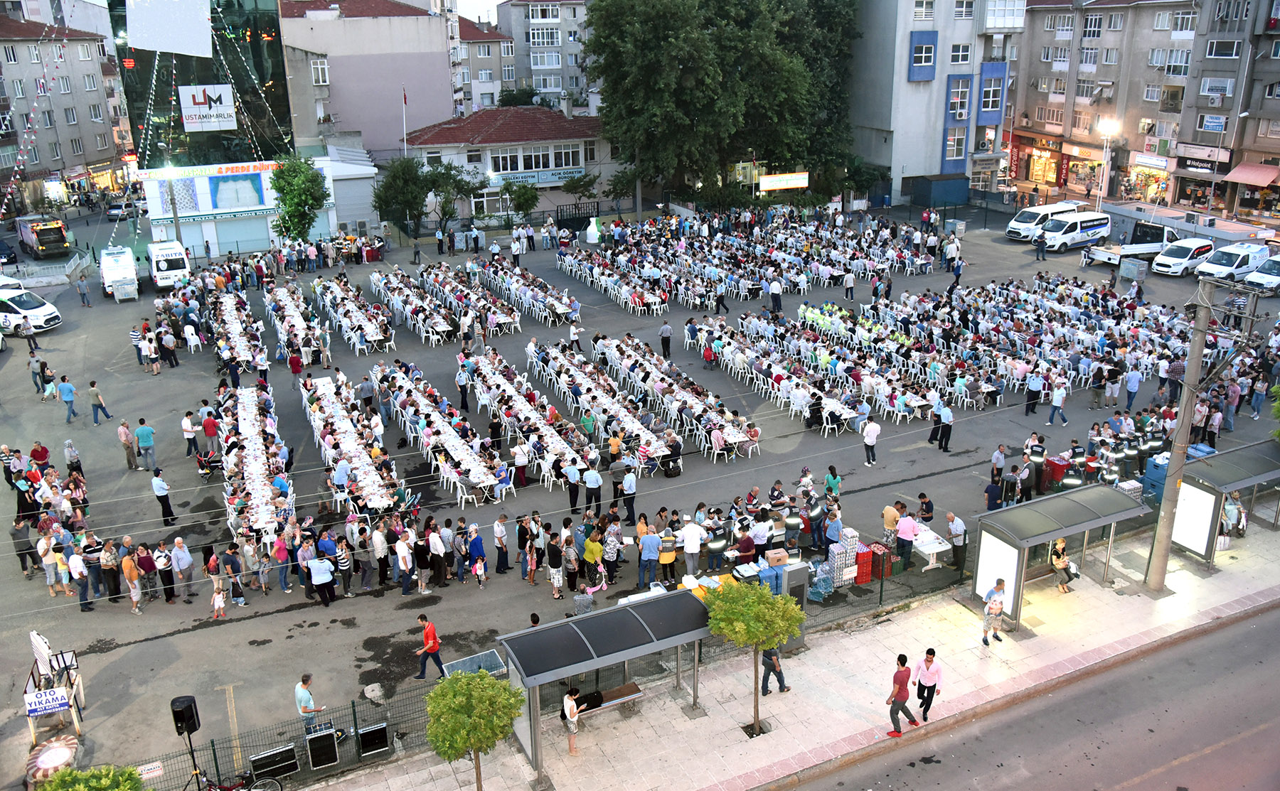 �orlu Belediyesi �ftar Yemeklerinin Sonuncusu D�zenlendi