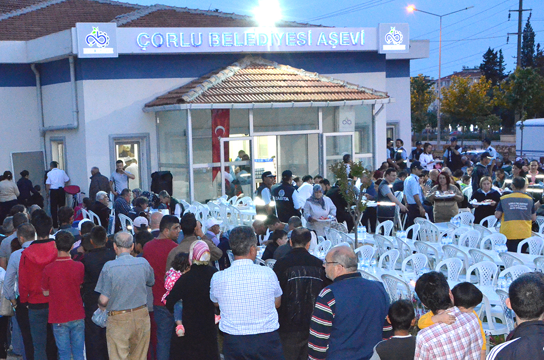 Ramazan Aynn lk ftar Aevinde Verildi