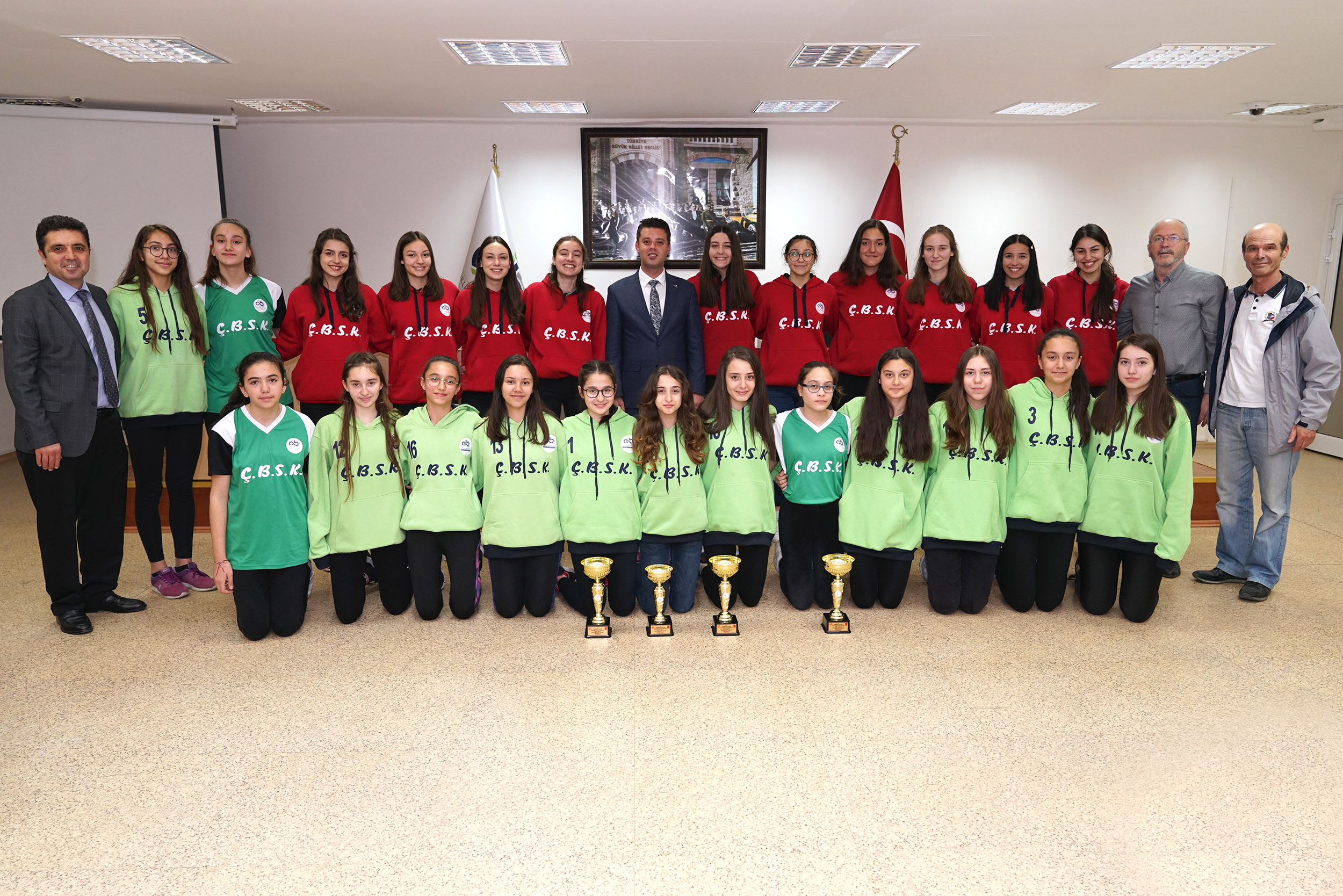 Bakan Sarkurt ampiyonlar Arlad