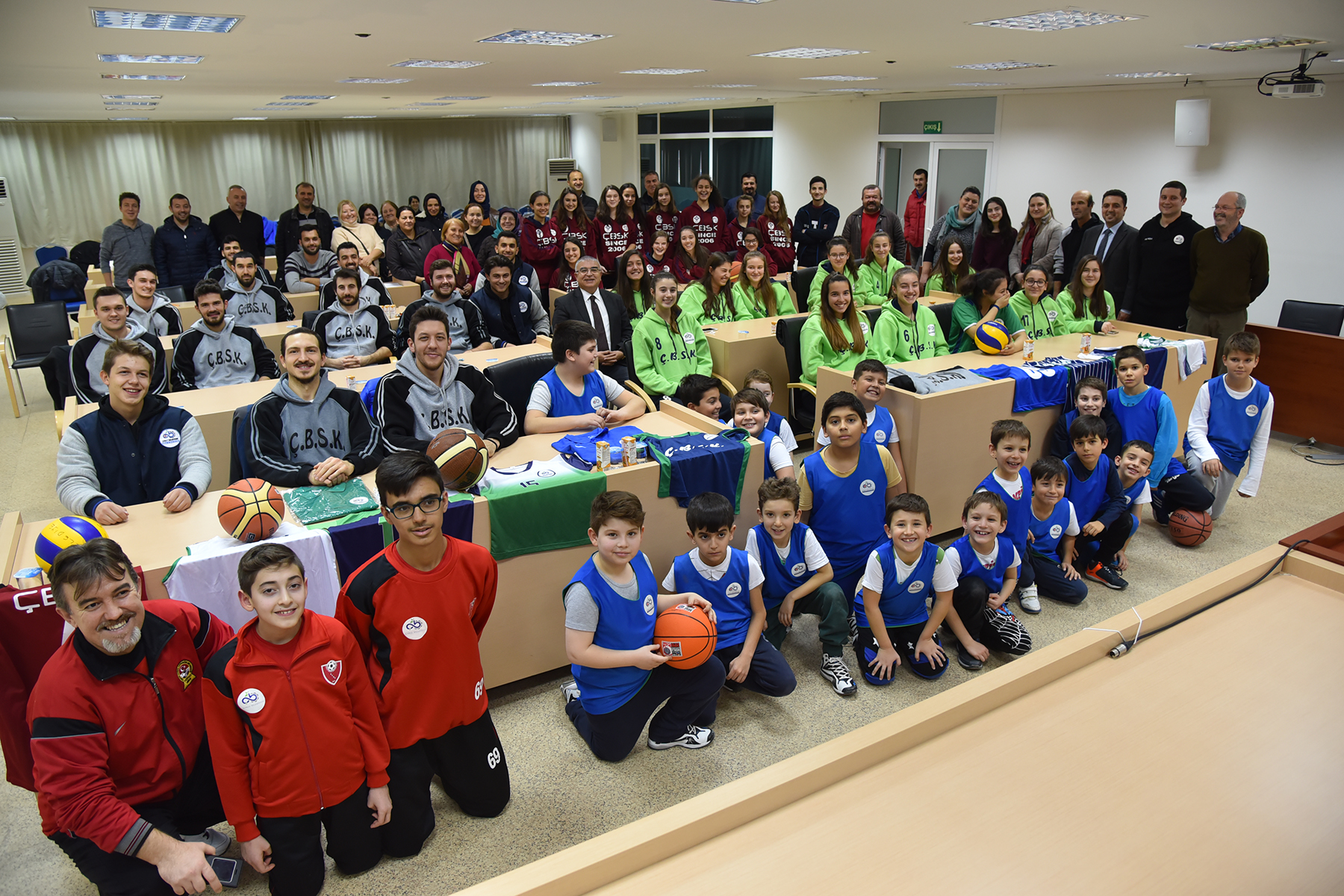 Belediyemizden Amatr Kulplere Malzeme Yardm