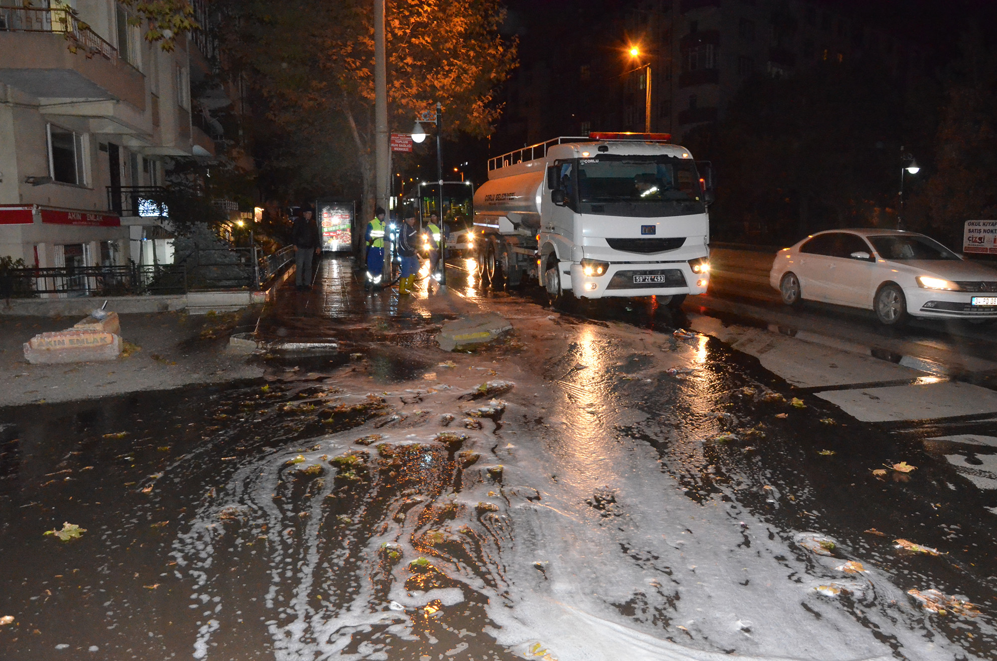 Belediye Ekipleri Bayram �ncesi Kald�r�mlar� Y�kad�