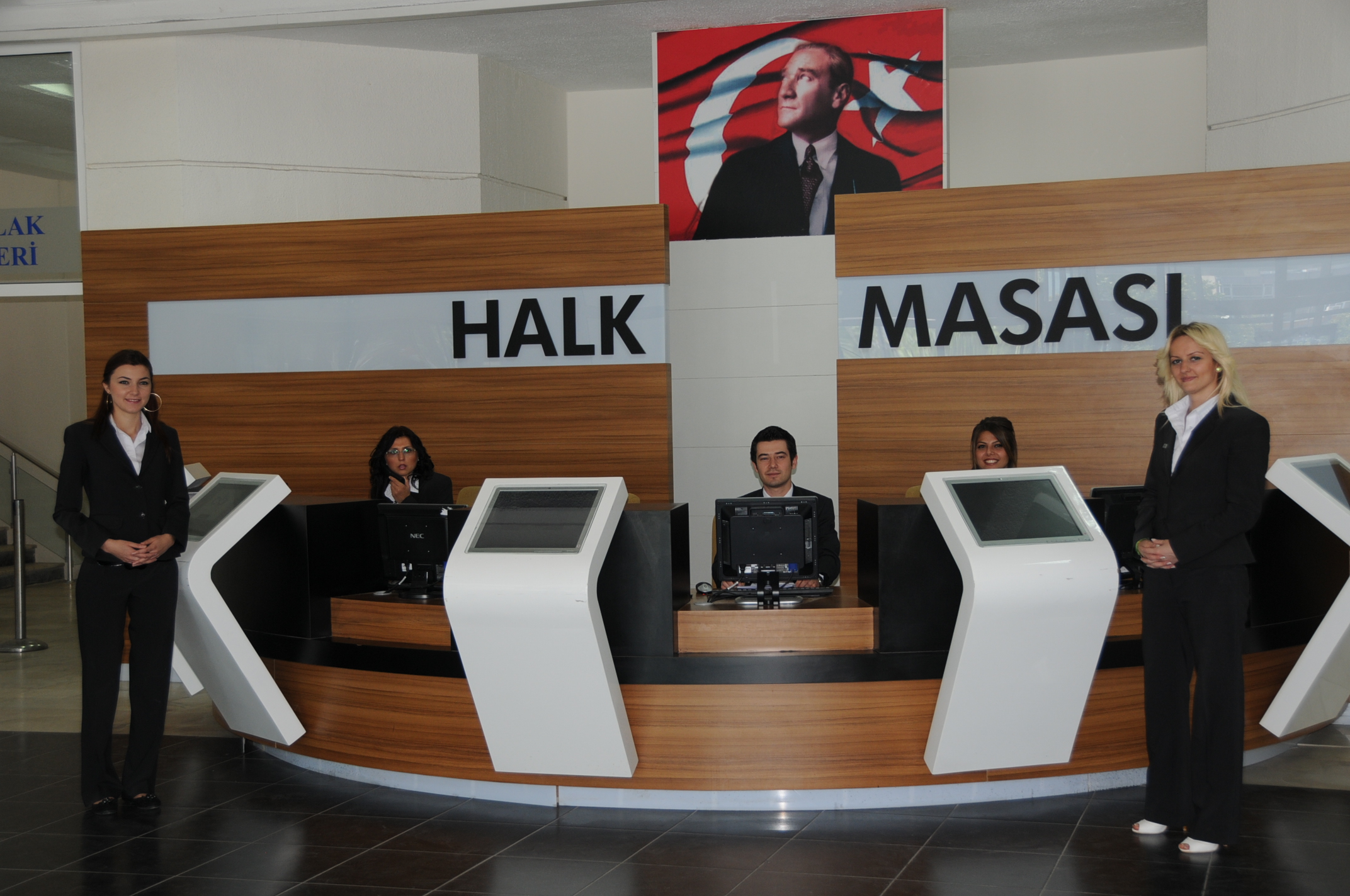 Halk Masas Kuruldu